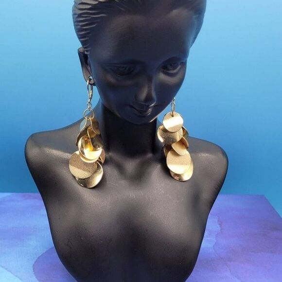 📦 Gold✨️ tone chandelier disk dangle earrings ✨️ - Picture 9 of 9